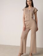 rosa Compleu Bej Vestă cu nasturi și Pantaloni Drepti cu Elastic în Talie Anniola