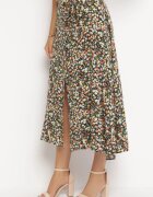 rosa Fustă midi neagră și galbenă din viscoză cu imprimeu floral cu curea din material Omona