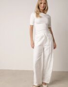 rosa Pantaloni albi din bumbac largi ajurați în stil boho cu broderie Ellanirae