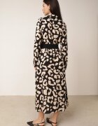 rosa Rochie-cămașă Neagră cu imprimeu leopard cu curea Kalandra
