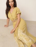 rosa Rochie de vară cu nasturi bogată în viscoză cu broderie și curea împletită Perinca Galbenă