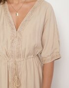 rosa Rochie din vâscoză bej cu bordură ajurată Aravellea