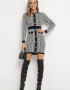 rosa Rochie Mini Tricotată Albă cu Model Geometric Decorată cu Nasturi și Inserții Negre Taiwa