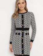 rosa Rochie Mini Tricotată Albă cu Model Geometric Decorată cu Nasturi și Inserții Negre Taiwa