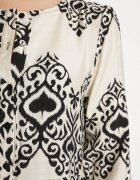 rosa Rochie Neagră cu Vâscoză cu Croi Cloș cu Nasturi Ilovella