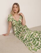 rosa Rochie Verde din Vâscoză cu Decolteu Petrecut și Curea din Material cu Elastic în Talie Vikailla