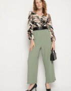 rosa Salopetă Verde cu Bluză Petrecută și Pantaloni Largi și Curea Elavina