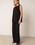 rosita Set minimalist din vâscoză și in bluză fără mâneci și pantaloni Lareia Negru