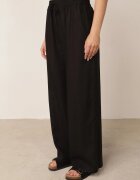 rosita Set minimalist din vâscoză și in bluză fără mâneci și pantaloni Lareia Negru