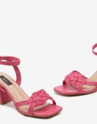  Sandale fucsia pe toc pătrat cu decorație împletită Gwodelen