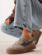 santorio Sneakers bej din piele întoarsă în stil tenisi clasici cu branț din piele Riosera