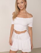  Set Alb Top în stil spaniolă și Fustă-Pantaloni scurți cu elastic Quillatta
