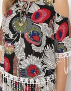  Set Negru Decorat cu franjuri cu model abstract Bluză cu decupaje la umeri și Pantaloni scurți Setella