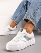  Sneakers Alb-Argintii cu Talpă Groasă și Inserții Brocate Qmalthea