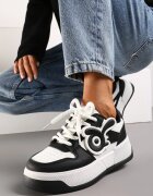  Sneakers Alb-Negru pe Talpă Groasă cu Aplicație Abstractă Cadisa