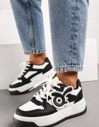  Sneakers Alb-Negru pe Talpă Groasă cu Aplicație Abstractă Cadisa
