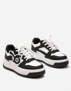 Sneakers Alb-Negru pe Talpă Groasă cu Aplicație Abstractă Cadisa