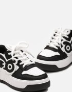  Sneakers Alb-Negru pe Talpă Groasă cu Aplicație Abstractă Cadisa