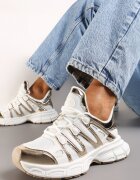  Sneakers Aurii cu Inserții Decorative și Talpă Embosată Adlenavia