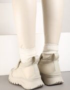  Sneakers Bej deschis cu talpă groasă cu față matlasată și cu inscripția Resisha
