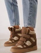  Sneakers izolați pe platformă din imitație de piele întoarsă închiși cu scai Toiavon Maro
