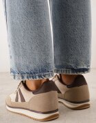  Sneakers retro cu cusături decorative și inserții cu textură de piele întoarsă Isanna Bej închis