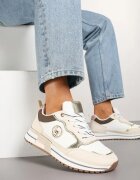  Sneakerși bej decorați cu aplicație metalică Zolamira