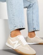  Sneakerși Bej în Stilul Tenisilor Iconici cu Cusături Decorative Elanicia