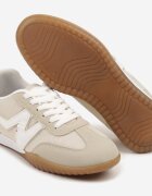  Sneakerși Bej în Stilul Tenisilor Iconici cu Cusături Decorative Elanicia