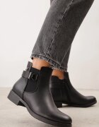 super mode Botine cu talpă joasă (tip chelsea) decorate cu dungă și cataramă Rosint Negre