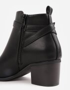 super mode Botine elegante cu toc gros cu inserție elastică și curea cu cataramă Danla Negre