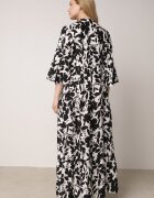 sweet&girl Rochie Lungă Negru-Albă cu model abstract și mâneci 3/4 Thalorias