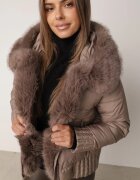swest Geacă matlasată de iarnă cu glugă blană artificială și manșete largi Jasmintta Bej închis