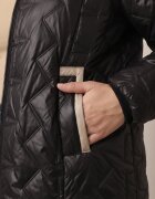 swest Jachetă de tranziție matlasată cu glugă și cusături geometrice Keida Neagră