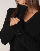 tandem Pulover cu decolteu în V din amestec de cașmir decorat cu volănaș din dantelă și nasturi Neboisa Negru