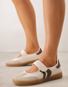  Tenisuri casual în stil balerini cu curea cu scai Hermelle Bej