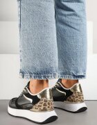 tulipano Adidași Negri Decorați Cu text și imprimeu leopard Wakkaria