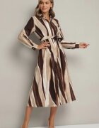 unigirl Rochie Maro cu model abstract cu croială tip cămașă lungă cu elastic și cordon în talie Neriae