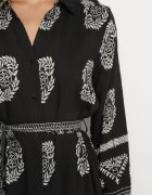 unigirl Rochie Neagră de Cămașă Decorată cu Model Ornamental cu Cordon Legat Roriola