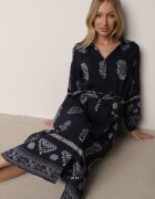 unigirl Rochie tip cămașă bleumarin decorată cu model ornamental și cordon de legat Roriola