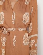 unigirl Rochie tip cămașă Maro deschis Decorată cu model ornamental și cordon legat Roriola
