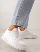vices Adidași Albi cu talpă groasă și embosată cu perforații Diomerine