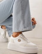 vices Adidași albi pe talpă canelată Decorați cu aplicație elegantă Lunatea