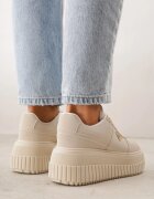 vices Adidași Bej pe talpă groasă cu texturi decorate cu aplicația lui Cezar