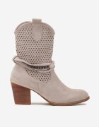 vices Botine ajurate bej deschis cu toc decorate cu barete Mirfedi