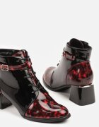 vices Botine Negre Ghete cu toc Decorate cu cataramă și cu efect lăcuit Roșii