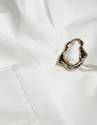 vices Costum cu sacou cambrat cu cataramă și pantaloni cu cusături decorative Deroya Alb
