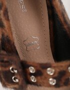 vices Pantofi Maro cu model leopard cu toc stiletto cu branț din piele Decorate cu nituri Aribene