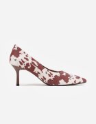 vices Pantofi stiletto Maro cu imprimeu de vacă cu branț din piele decorate cu ținte și cataramă Rilisea
