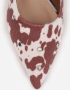 vices Pantofi stiletto Maro cu imprimeu de vacă cu branț din piele decorate cu ținte și cataramă Rilisea